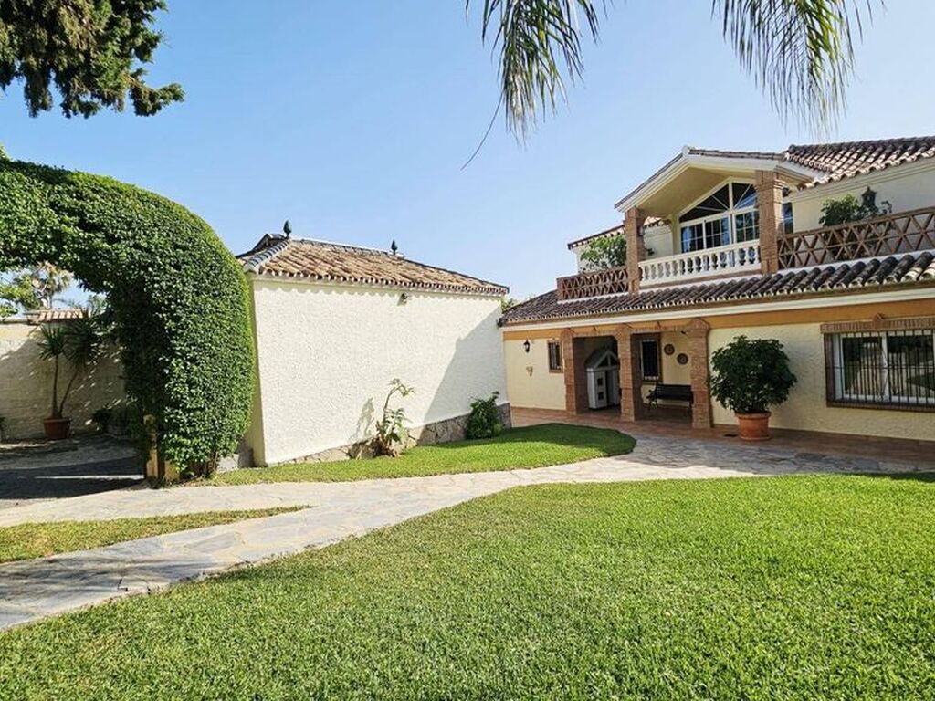 Luxury House for sale in Marbella, 1 240 000 €, Photo 1
