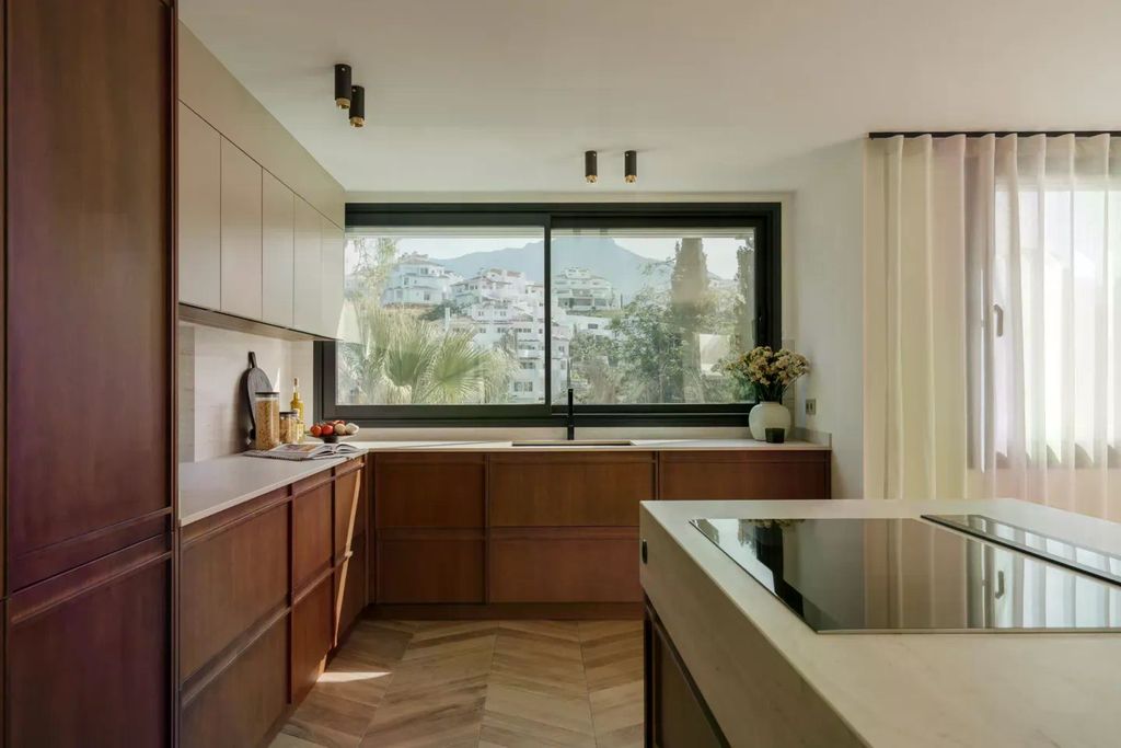 Luxury House for sale in Marbella, 3 250 000 €, Photo 2