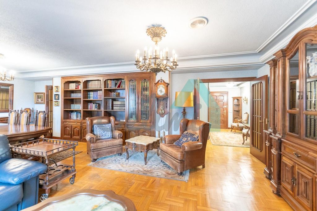 Appartement de luxe à vendre à Oviedo, 520 000 €, Photo 2