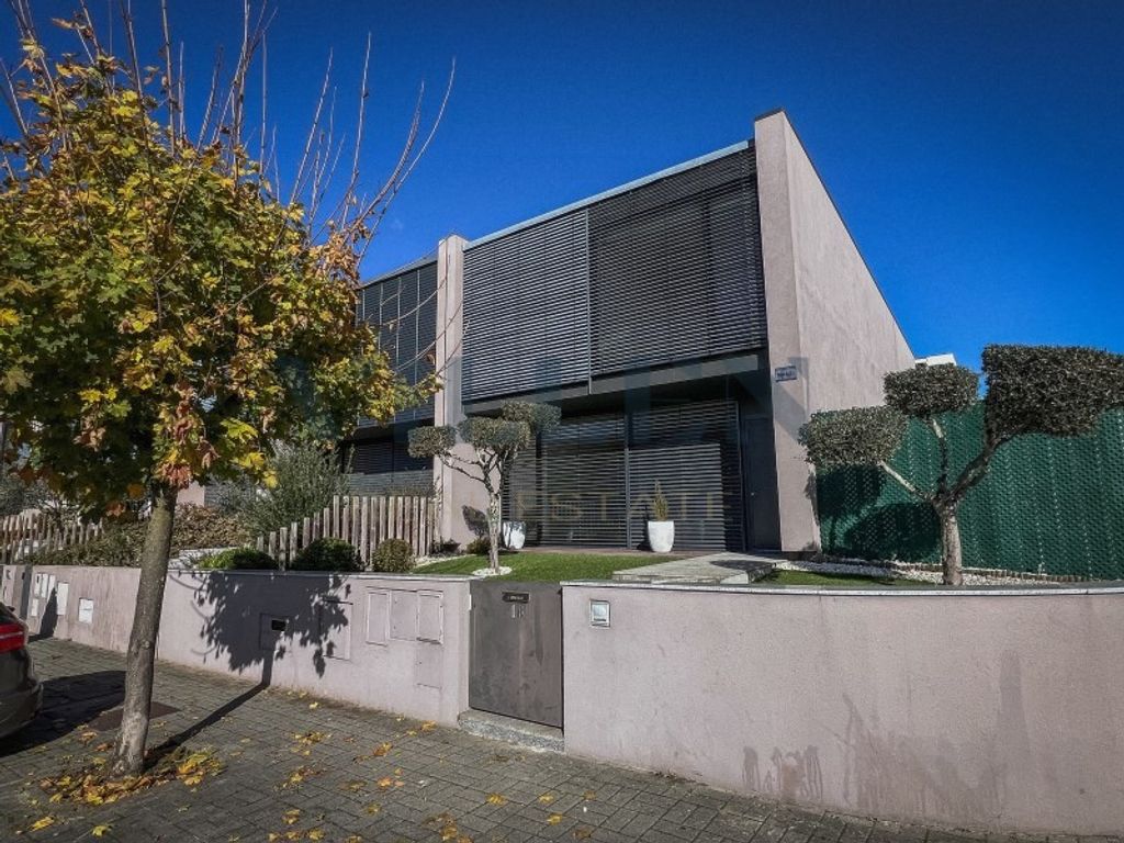 Maison de luxe à vendre à Guimarães, 550 000 €, Photo 2