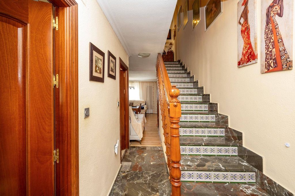 Luxury House for sale in Peligros, 420 000 €, Photo 6