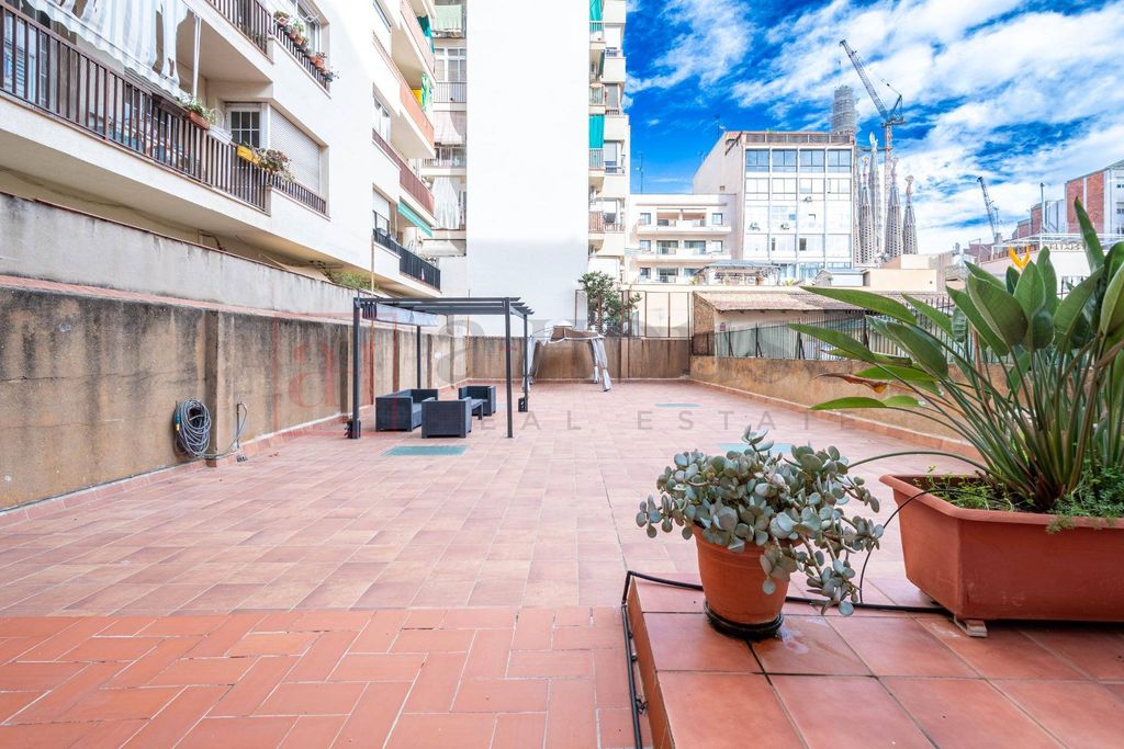 Appartement de luxe à vendre à Barcelona, 1 200 000 €, Photo 2