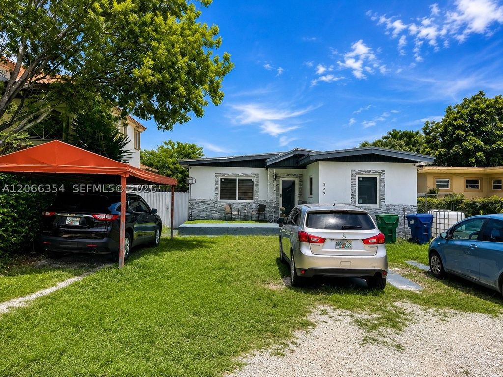 Luxury House for sale in Miami, 670 387 €, Photo 1