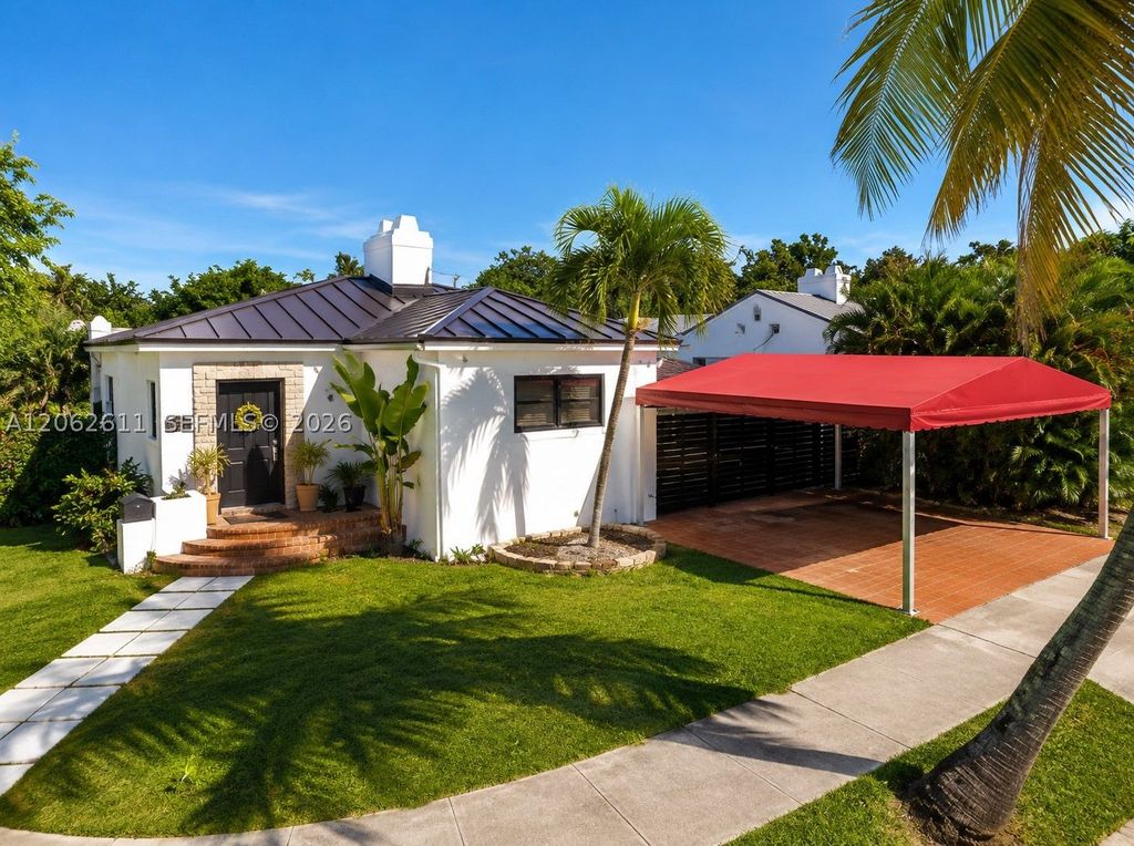 Luxury House for sale in Miami, 945 417 €, Photo 1