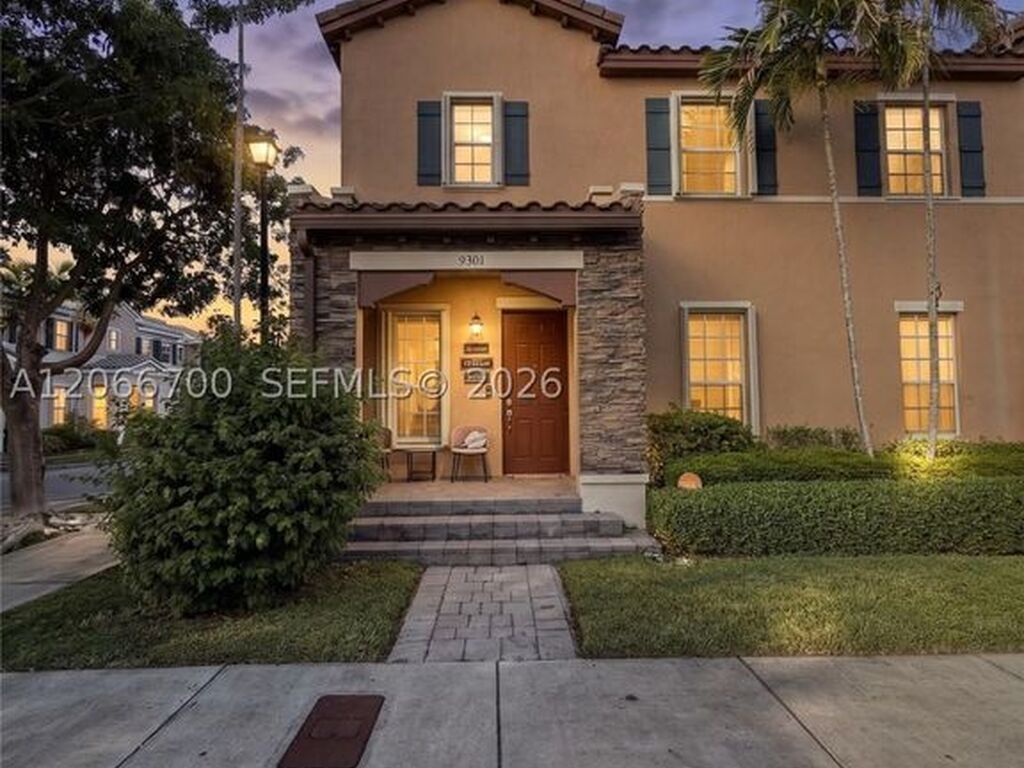 Maison de luxe à vendre à Miami, 555 300 €, Photo 1