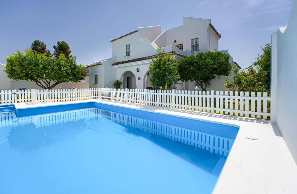 Maison de luxe à vendre à Tomares, 950 000 €, Photo 1