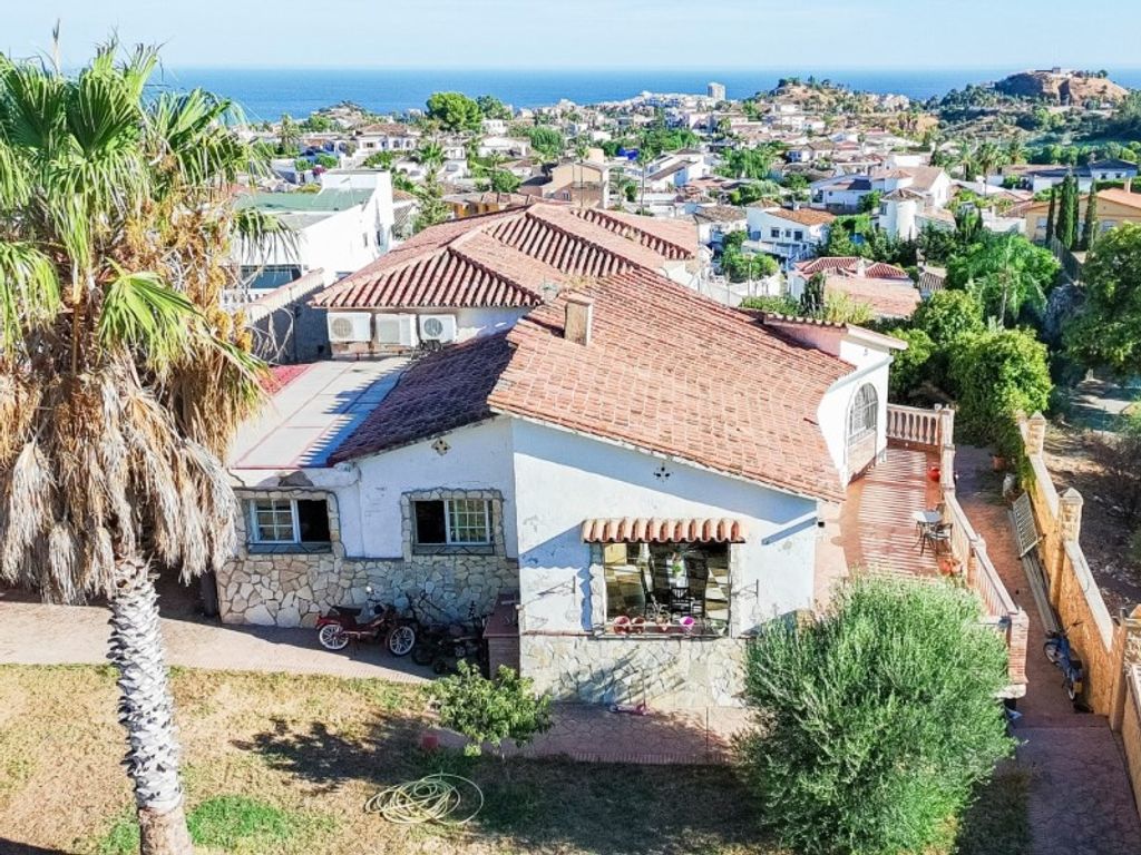 Luxury House for sale in Benalmádena, 795 000 €, Photo 1