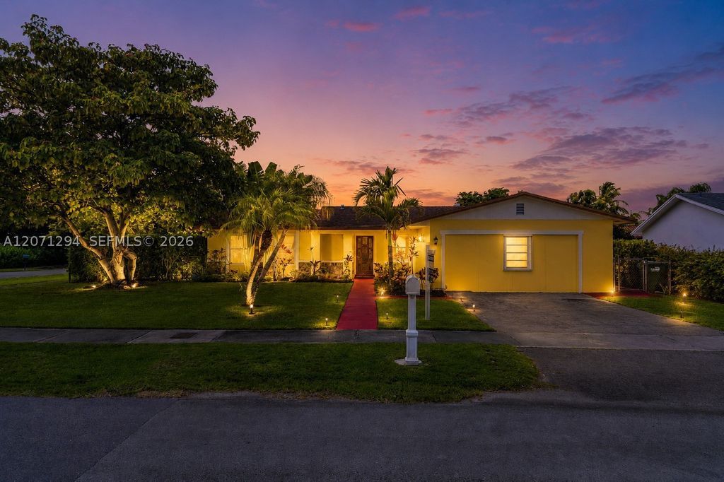 Luxury House for sale in Miami, 657 495 €, Photo 1