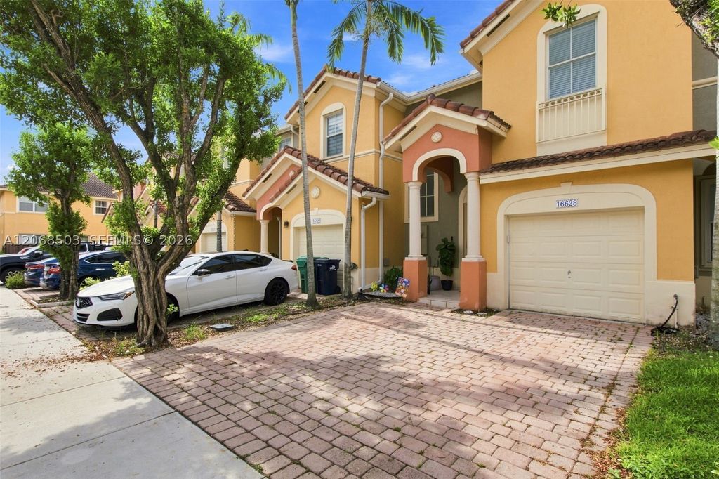 Luxury House for sale in Miami, 451 720 €, Photo 1