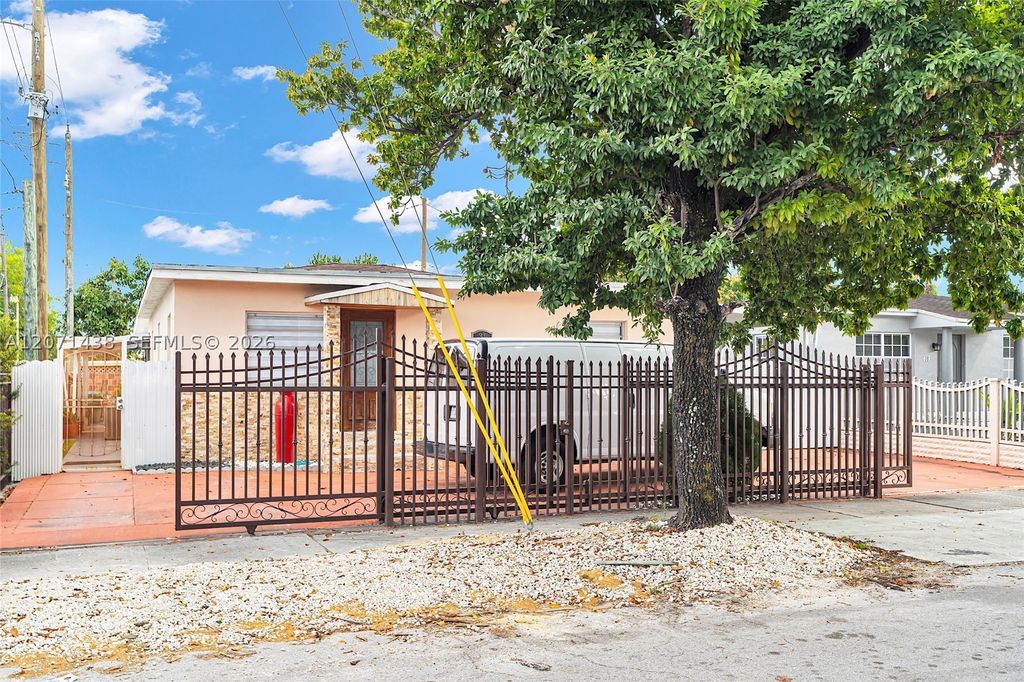 Maison de luxe à vendre à Miami, 577 101 €, Photo 1
