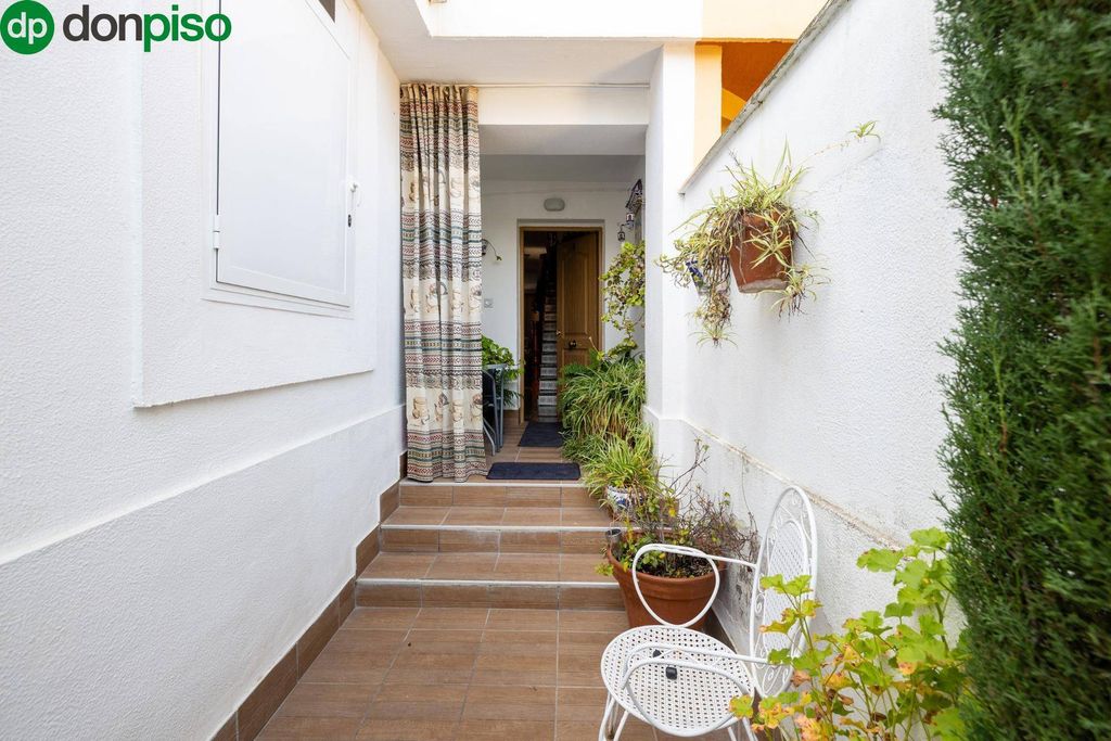 Maison de luxe à vendre à Peligros, 420 000 €, Photo 2