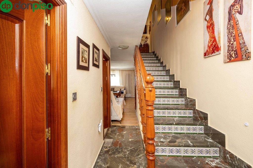 Maison de luxe à vendre à Peligros, 420 000 €, Photo 3