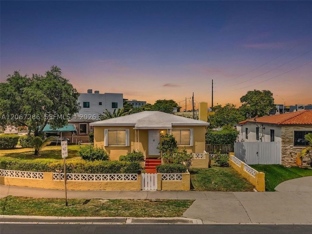 Maison de luxe à vendre à Miami, 576 481 €, Photo 1