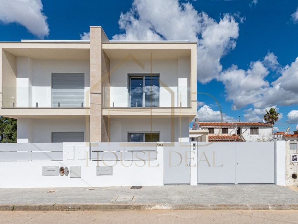 Luxury House for sale in Seixal, 485 000 €, Photo 1