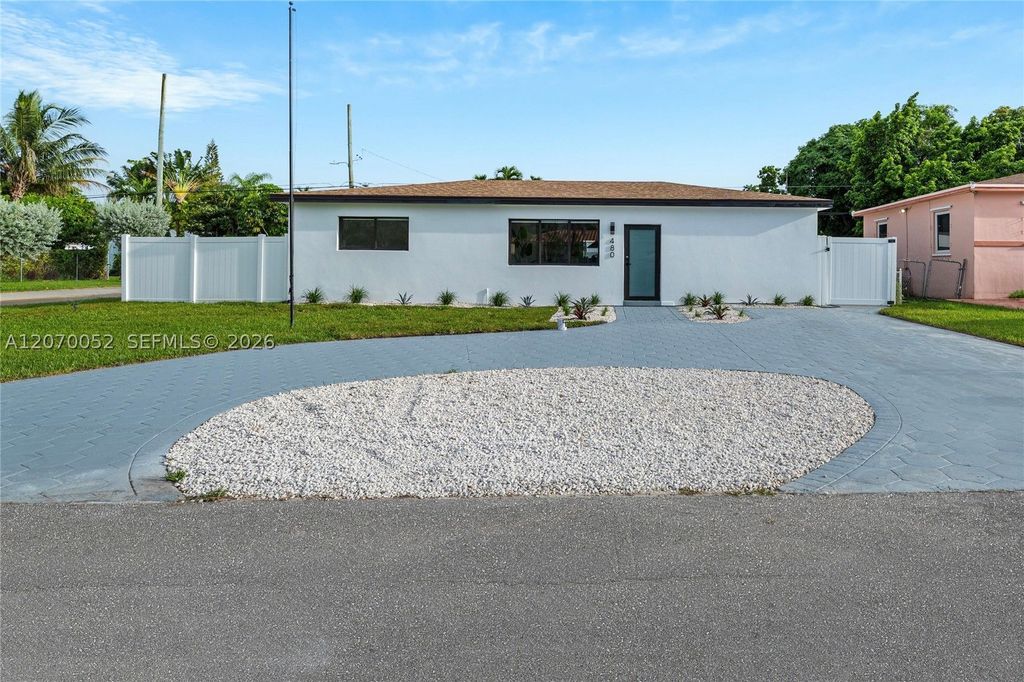 Luxury House for sale in Miami, 870 472 €, Photo 1