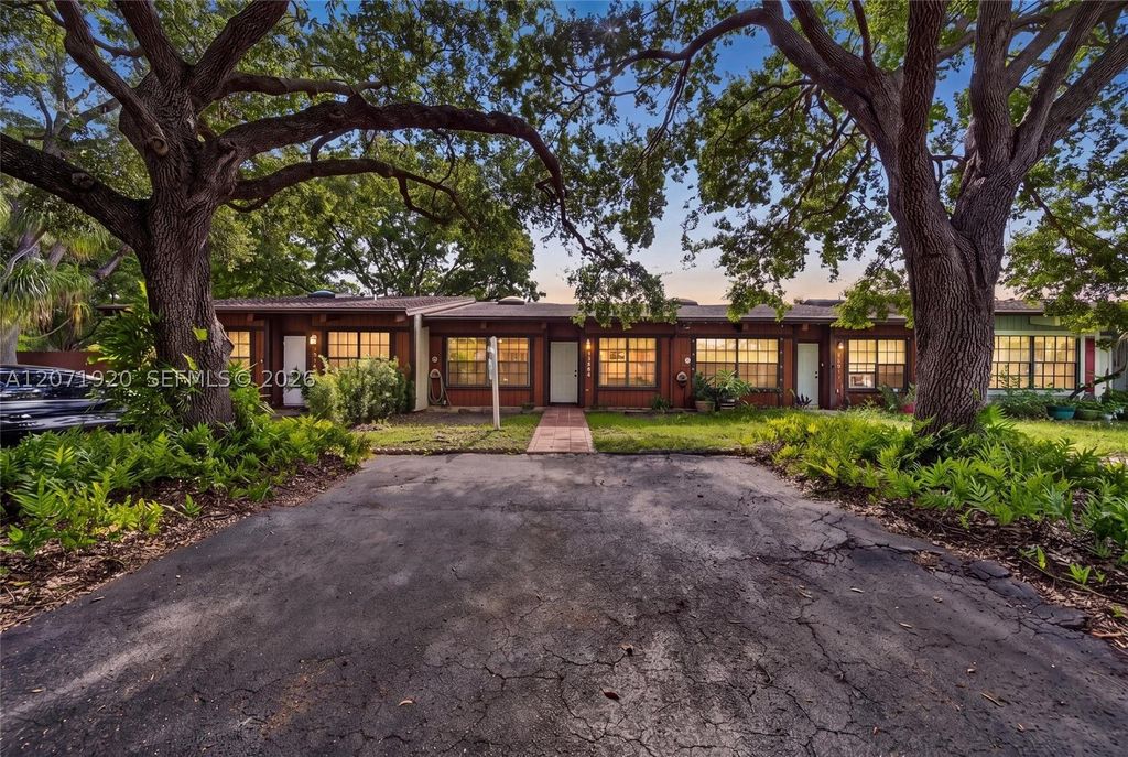 Luxury House for sale in Miami, 400 852 €, Photo 1