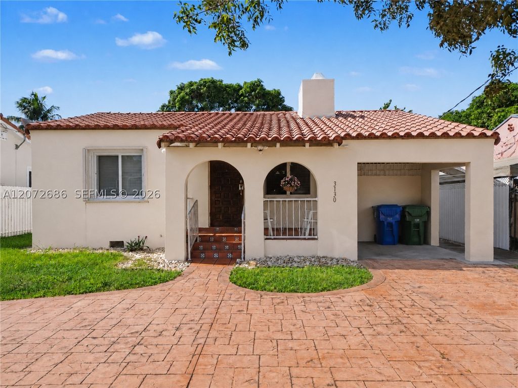 Luxury House for sale in Miami, 698 951 €, Photo 1
