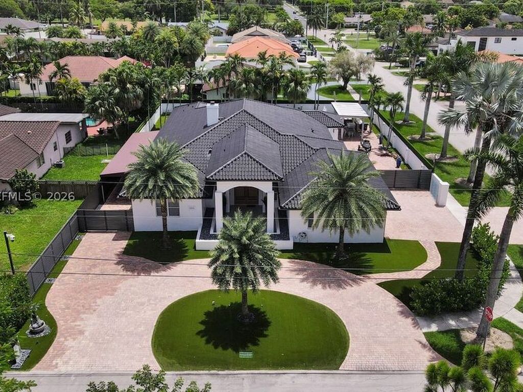 Luxury House for sale in Miami, 2 409 175 €, Photo 1