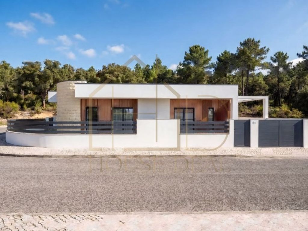 Luxury House for sale in Seixal, 415 000 €, Photo 1