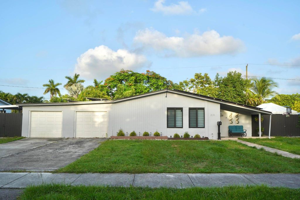 Luxury House for sale in Miami, 599 124 €, Photo 1