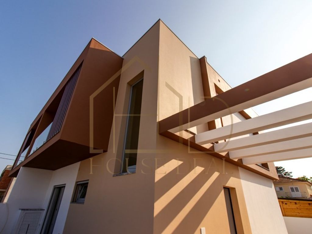 Luxury House for sale in Seixal, 485 000 €, Photo 1