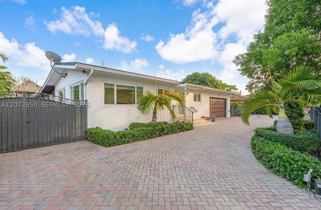Luxury House for sale in Miami, 2 155 121 €, Photo 1