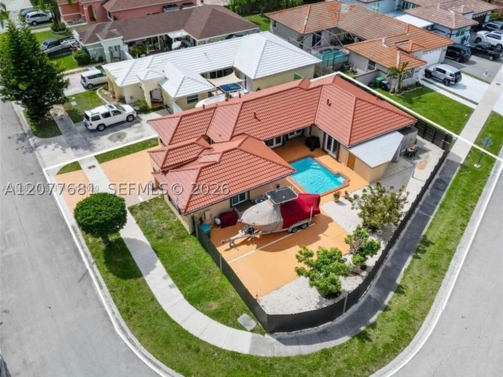 Maison de luxe à vendre à Miami, 840 456 €, Photo 1