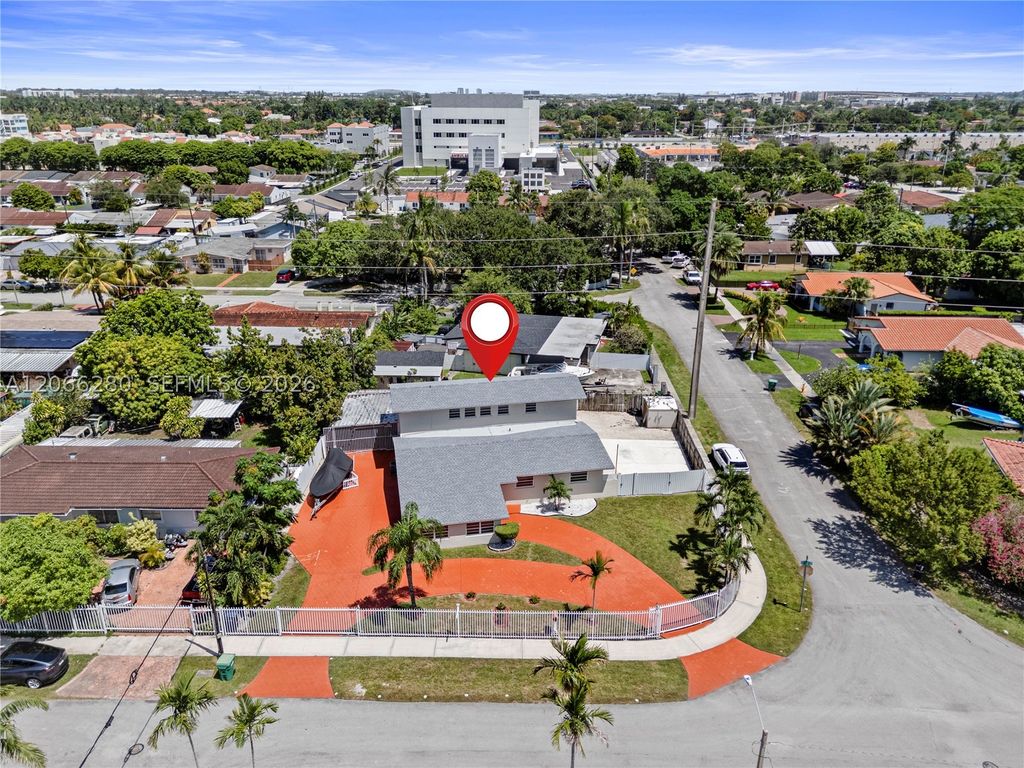 Maison de luxe à vendre à Miami, 707 527 €, Photo 1