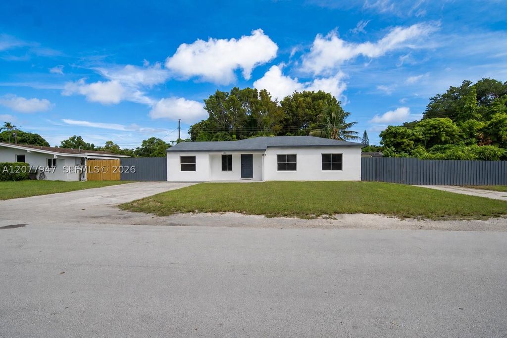 Maison de luxe à vendre à Miami, 621 766 €, Photo 1
