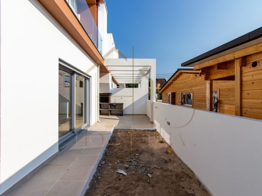 Luxury House for sale in Seixal, 455 000 €, Photo 2
