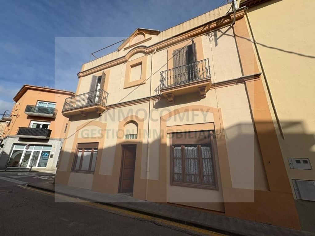 Luxury House for sale in La Bisbal d'Empordà, 450 000 €, Photo 2