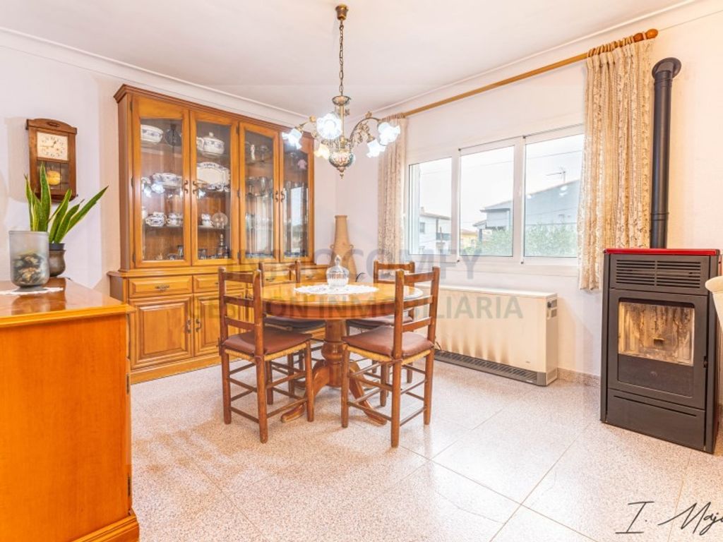 Luxury House for sale in La Bisbal d'Empordà, 419 000 €, Photo 2