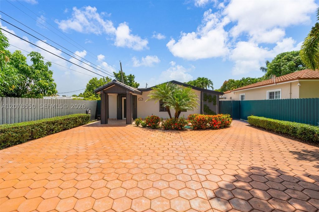 Maison de luxe à vendre à Miami, 666 739 €, Photo 1