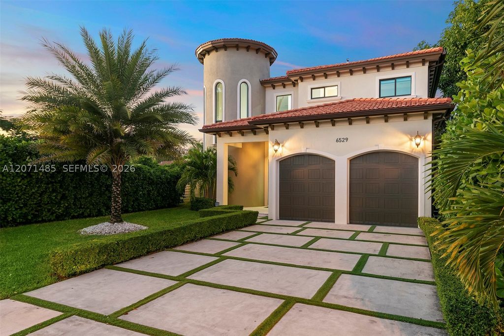 Luxury House for sale in Miami, 1 978 965 €, Photo 1