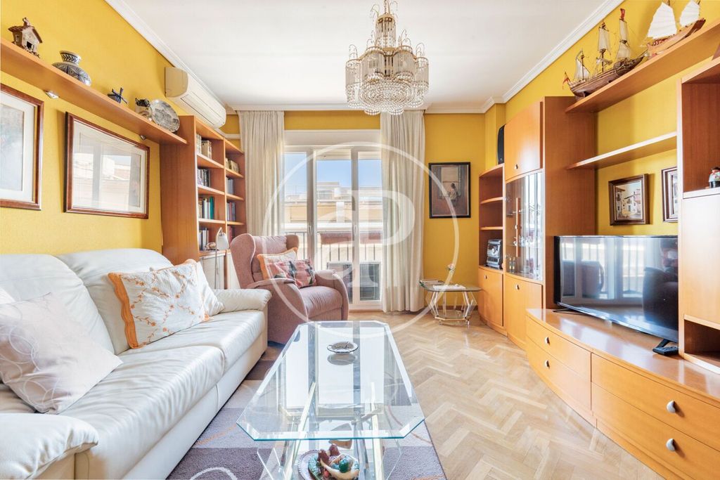 Luxury Apartment for sale in Madrid, 760 000 €, Photo 1