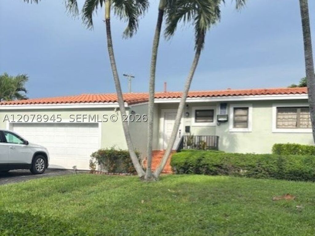 Luxury House for sale in Miami, 731 357 €, Photo 1