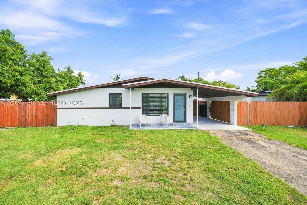Luxury House for sale in Miami, 655 157 €, Photo 1