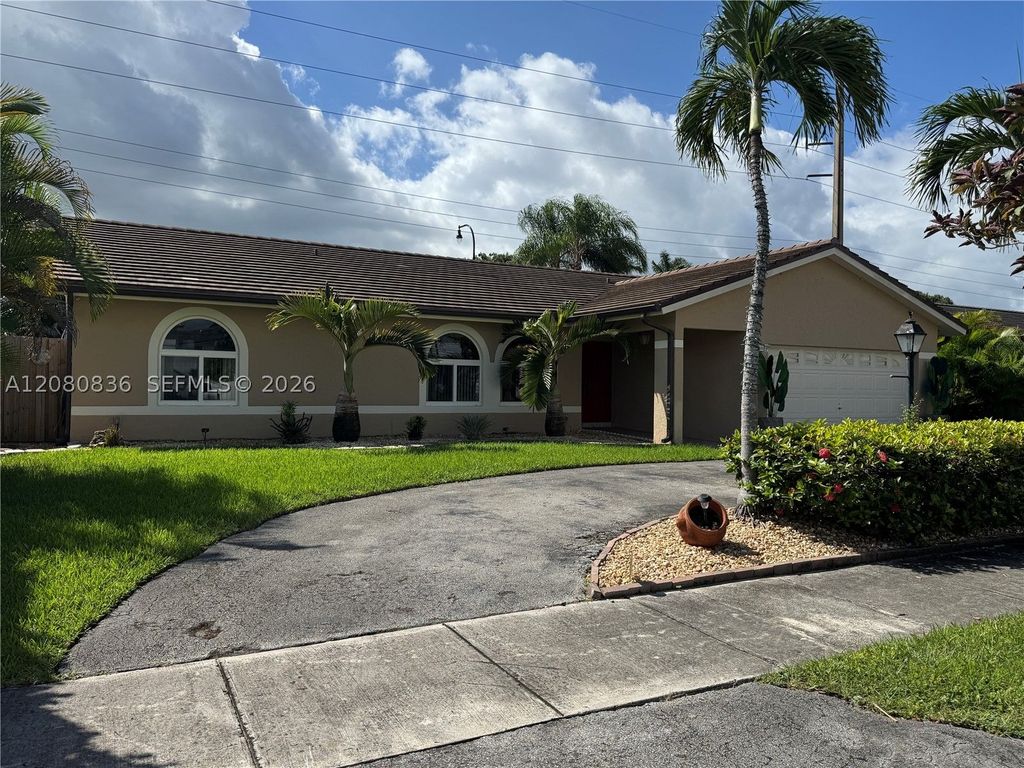 Maison de luxe à vendre à Miami, 669 528 €, Photo 1