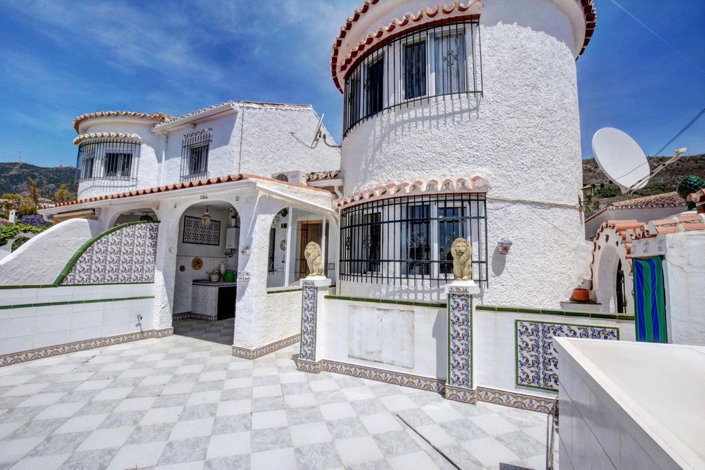 Luxury House for sale in Benalmádena, 490 000 €, Photo 2