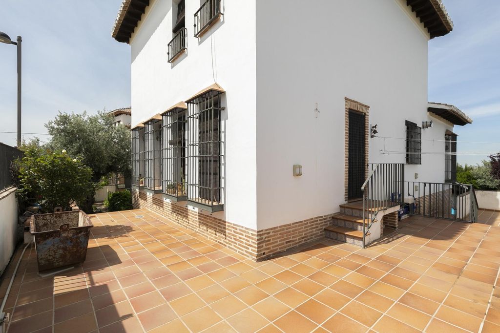 Maison de luxe à vendre à Zubia, 606 000 €, Photo 5