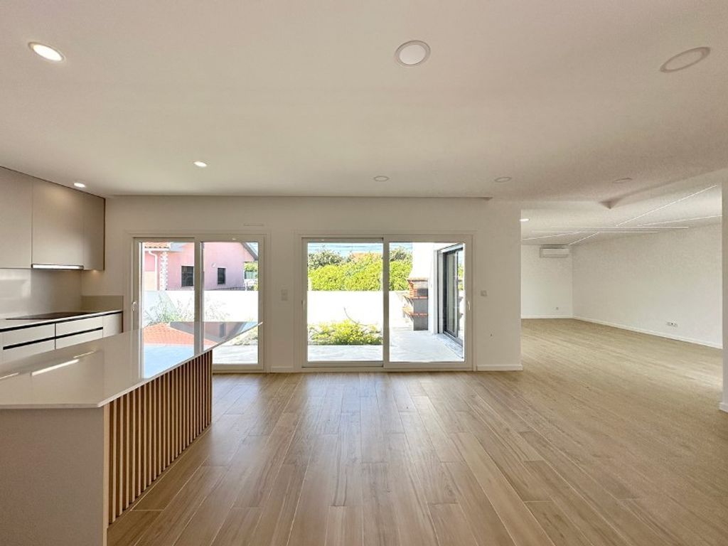 Luxury House for sale in Seixal, 560 000 €, Photo 1