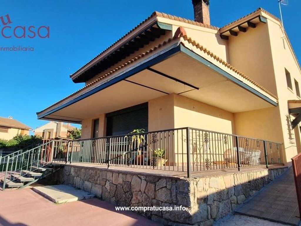 Maison de luxe à vendre à La Lastrilla, 600 000 €, Photo 1