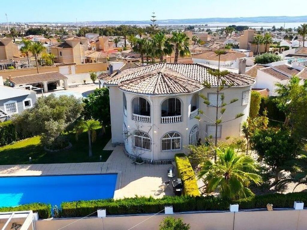 Luxury House for sale in Torrevieja, 499 000 €, Photo 1