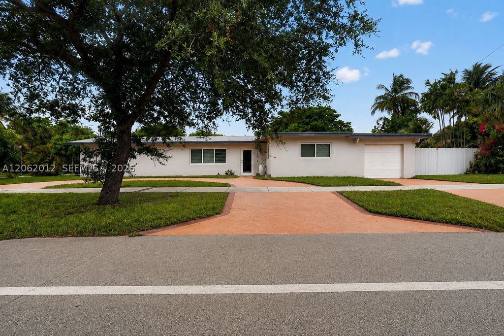 Maison de luxe à vendre à North Miami Beach, 773 517 €, Photo 1