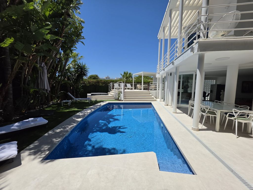 Luxury House for sale in Marbella, 3 200 000 €, Photo 1
