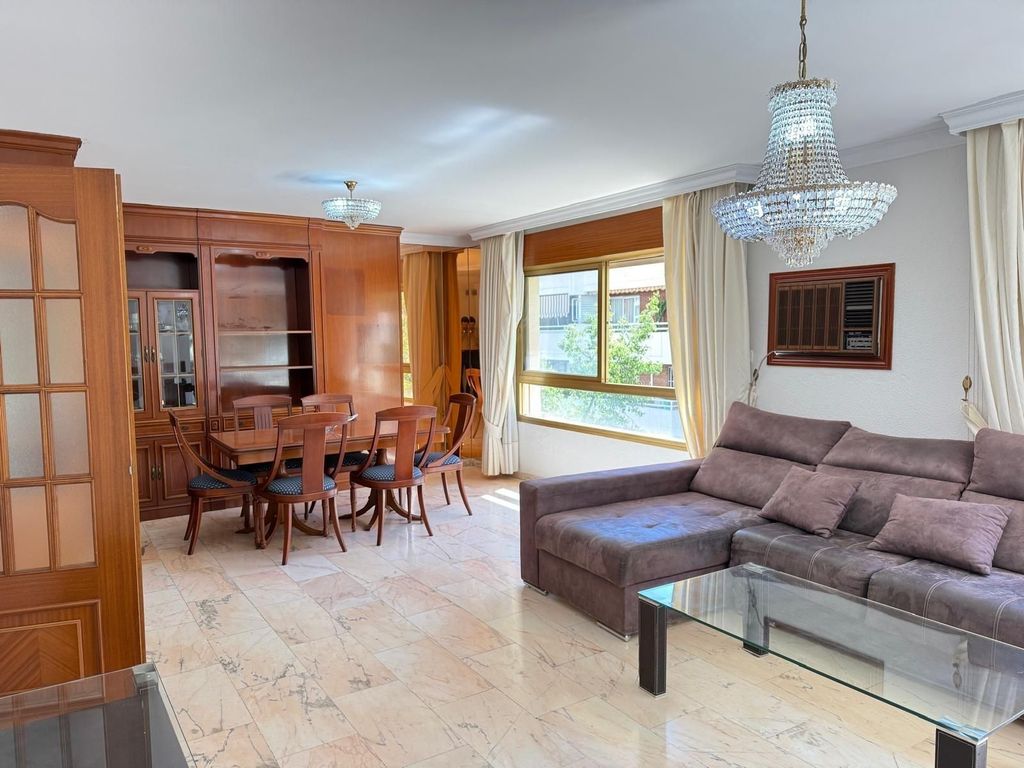 Luxury Apartment for sale in Málaga, 600 000 €, Photo 1