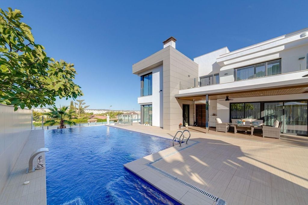 Maison de luxe à vendre à Torrevieja, 1 275 000 €, Photo 1