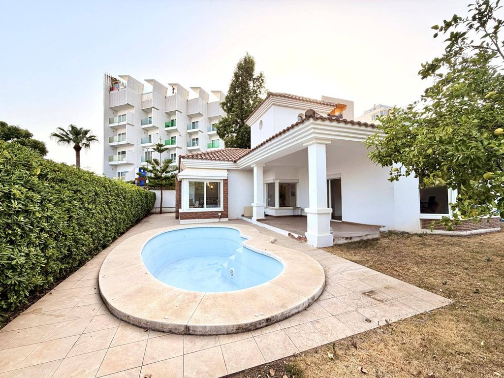 Luxury House for sale in Benalmádena, 1 299 000 €, Photo 1