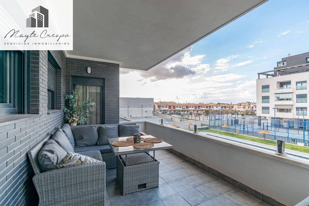 Luxury Apartment for sale in Armilla, 449 900 €, Photo 1