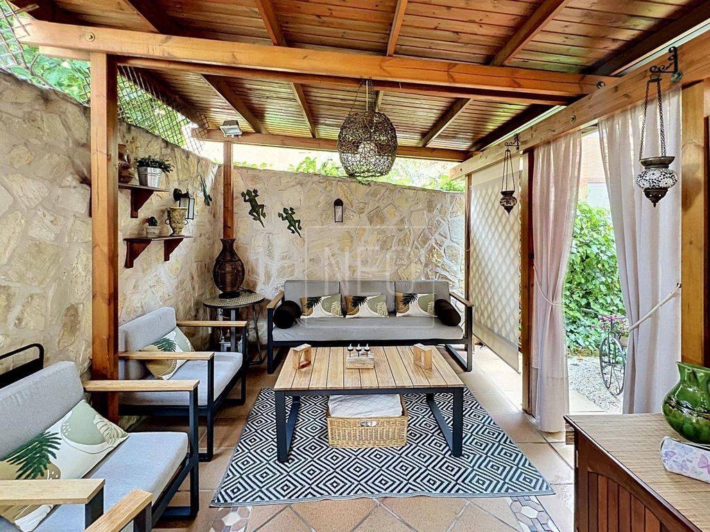 Maison de luxe à vendre à Alcalá de Henares, 699 000 €, Photo 1